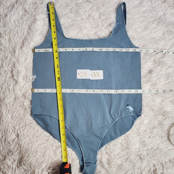 SKIMS Essential Scoop Neck Bodysuit - Arctic/ NWOT/XXS-XS, 2X-3X - Picture 7 of 10